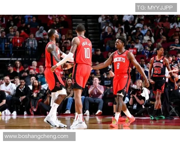 火箭与勇士季后赛第六场激战回顾与精彩瞬间分析